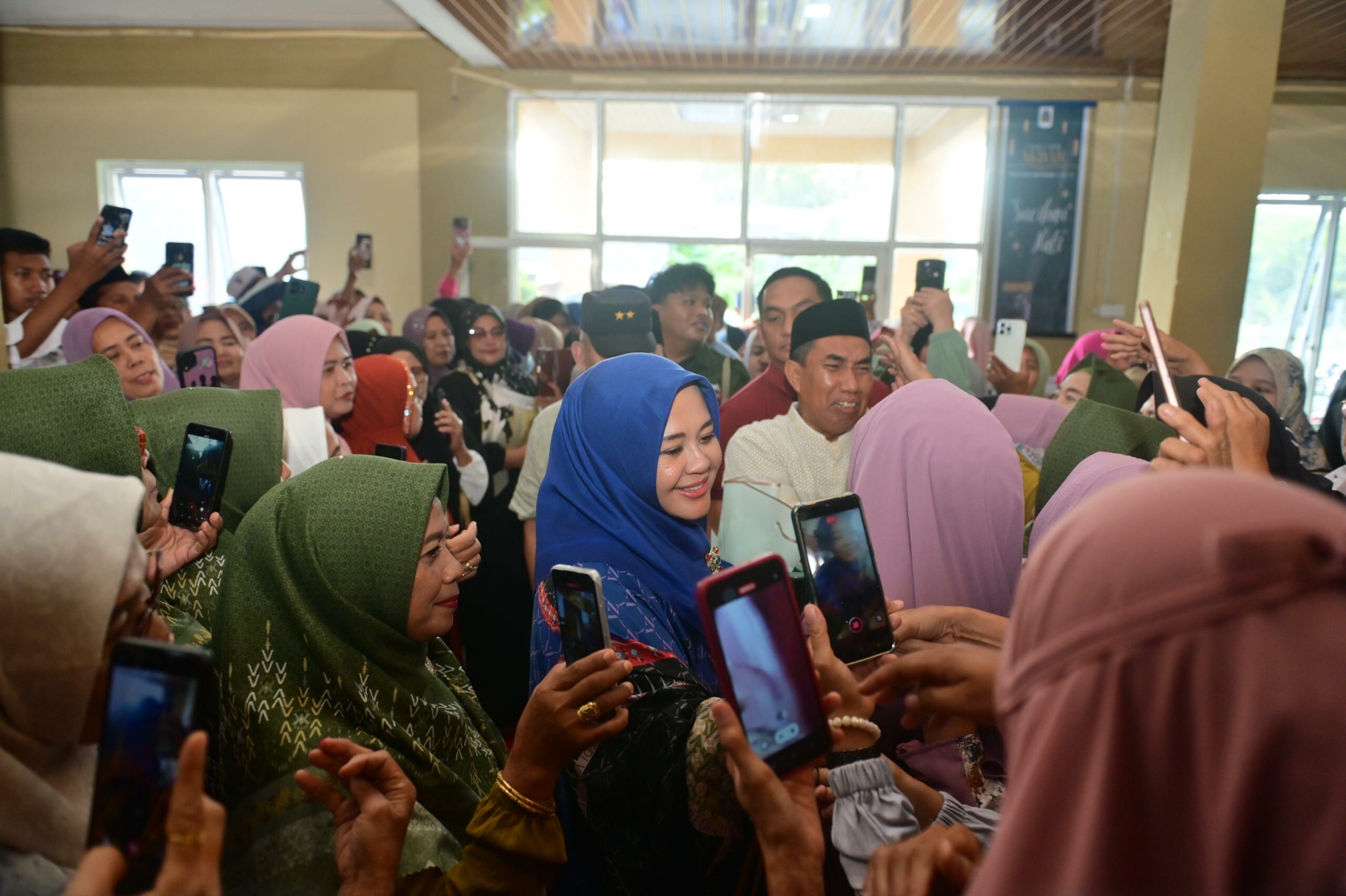 Calon Wakil Gubernur Sulsel Fatmawati Rusdi Saat Menghadiri Acara Tabligh Akbar di Takalar