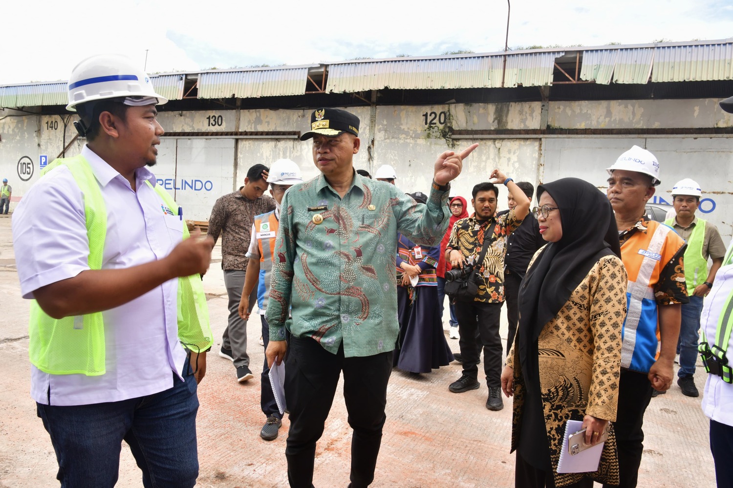 Pj Gubernur Prof Fadjry Pastikan Ketersediaan Pupuk Petani Sulsel