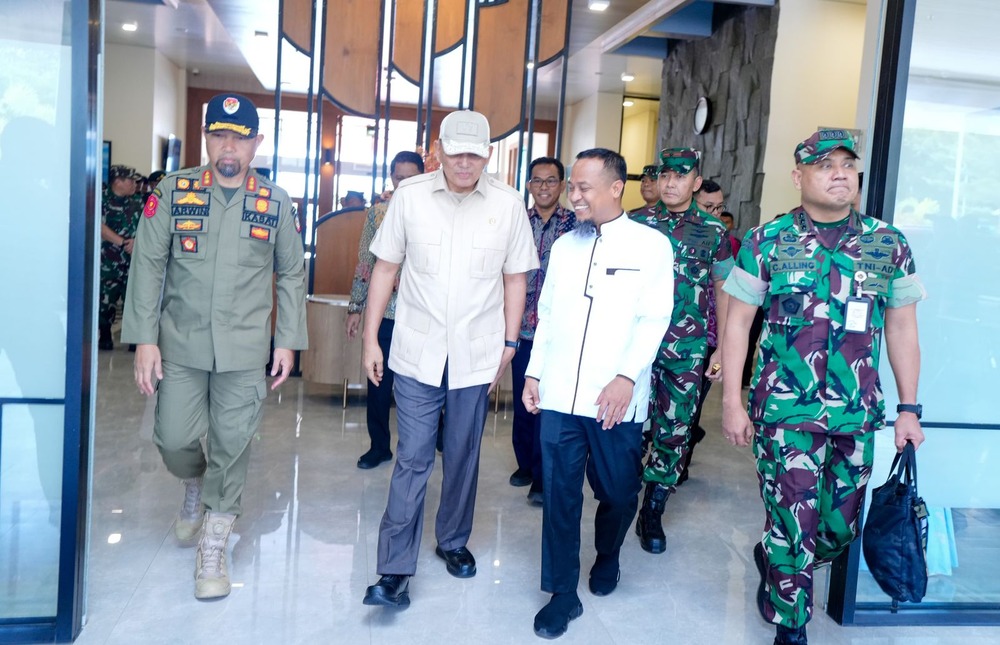 Gubernur Andi Sudirman Sambut Kedatangan Menteri Pertahanan di Sulsel