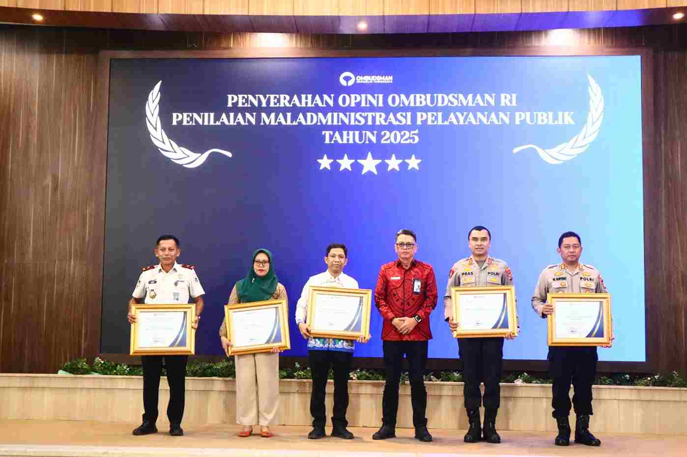 Ombudsman Serahkan Opini Penilaian Maladministrasi Pelayanan Publik 2025 di Sulsel